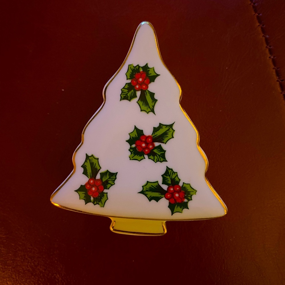 Vintage porcelain Christmas tree trinket box from Lefton (B)